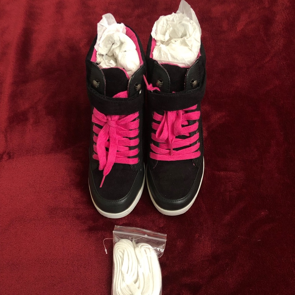 Wedge Sneaker
